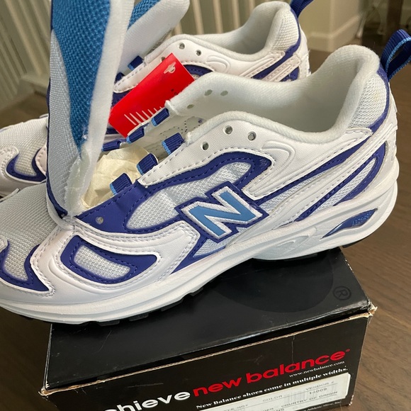 Women New Balance athletic shoes - Picture 6 of 6